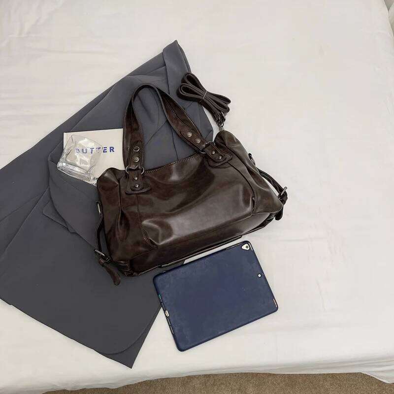 1 Piece Women's Pure Color Pu Retro Large Capacity Shoulder Tote Bag