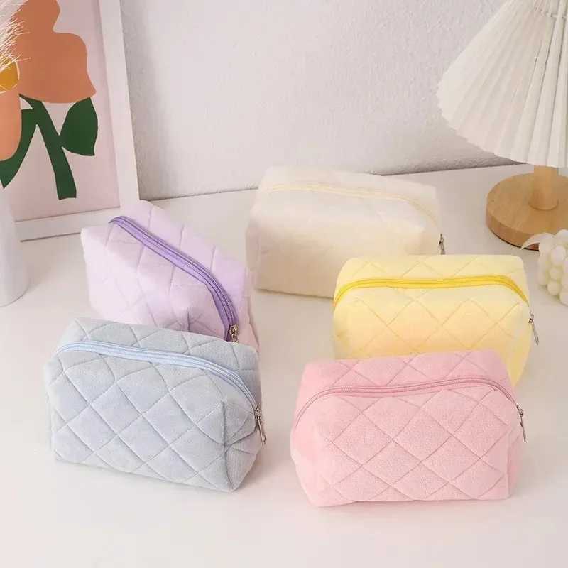 Girls Soft Plush Travel Cosmetic Bag Organizer Case Cute Lady Make Up Case Necessaries Solid Color Plaid Makeup Bag for Women J251115