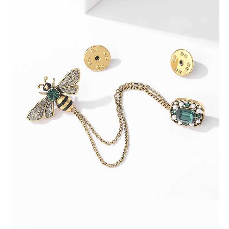Vintage Blue Crystal Animals Bee Long Tassel Brooches for Women Temperament Exquisite Suit Sweater Pins Jewelry Accessories Gift Y251029