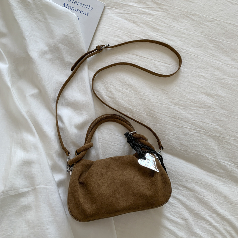 New Fashion Retro Matte Handbag Flip Fur Fashion Design Cloud Bag Korean Fold Single Shoulder Commuter Crossbody Bag Designer Bag