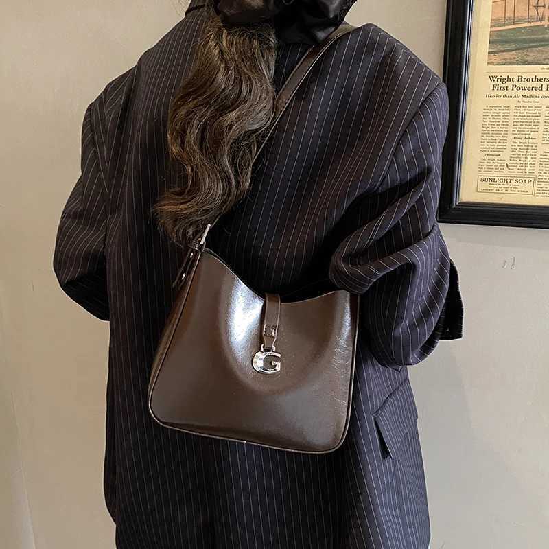 Designer bag HighEnd Oil Wax Leather Armpit Bag for Wen 2025 Autumn and Winter New Fi Versatile Shoder Crossbody Bag 1102HS Y251029