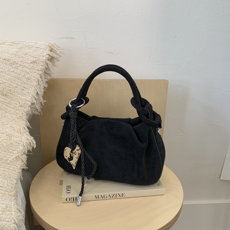 New Fashion Retro Matte Handbag Flip Fur Fashion Design Cloud Bag Korean Fold Single Shoulder Commuter Crossbody Bag Designer Bag