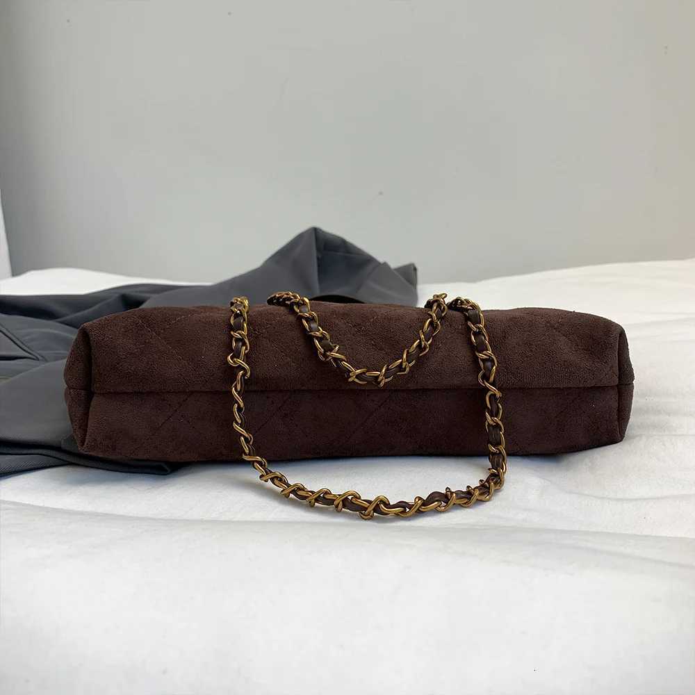 Designer bag This Years Popar New Tote Bag with Large Capacity a HighEnd Feel Fiable Handheld Underarm Cmuter Shoder Bag Y251029