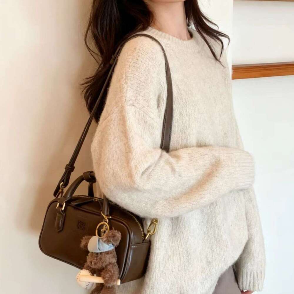 Nanfeng Chio2nd Latte House Pillow for Women, Office Commute Handbag, Versatile Single Shoulder Crossbody Small Bag