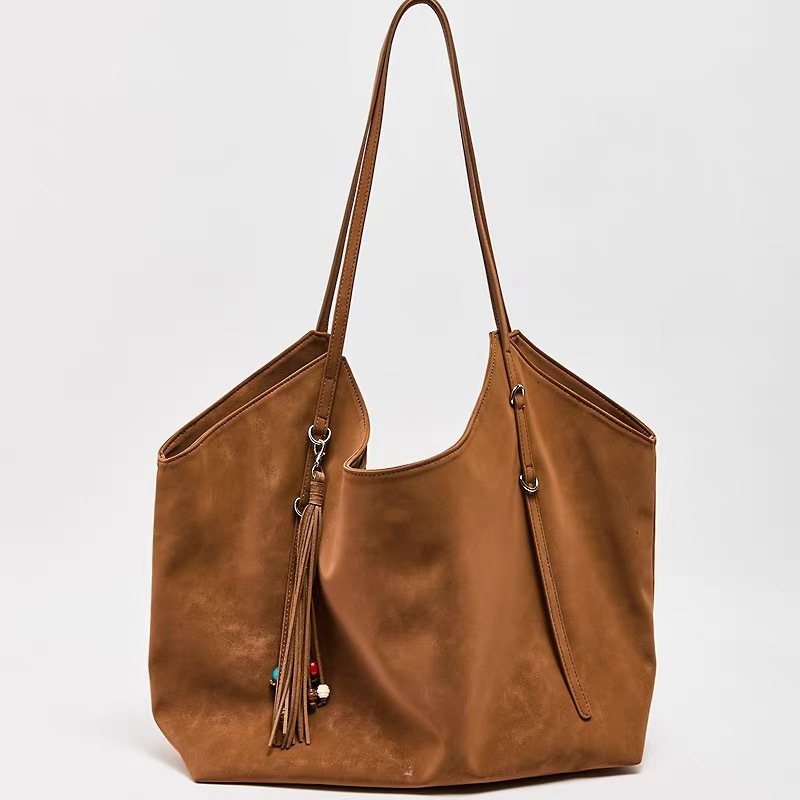 New retro suede design handbag with fashionable casual and lazy feel, large capacity commuting shoulder bag, versatile designer bag