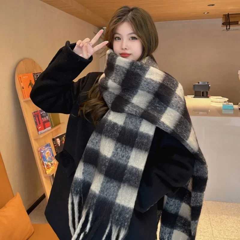 123PCS Autumn and Winter Korean Checkered Scarf Soft and Thick Design Cozy and Warm for Women Best Gift for StudentsW251030
