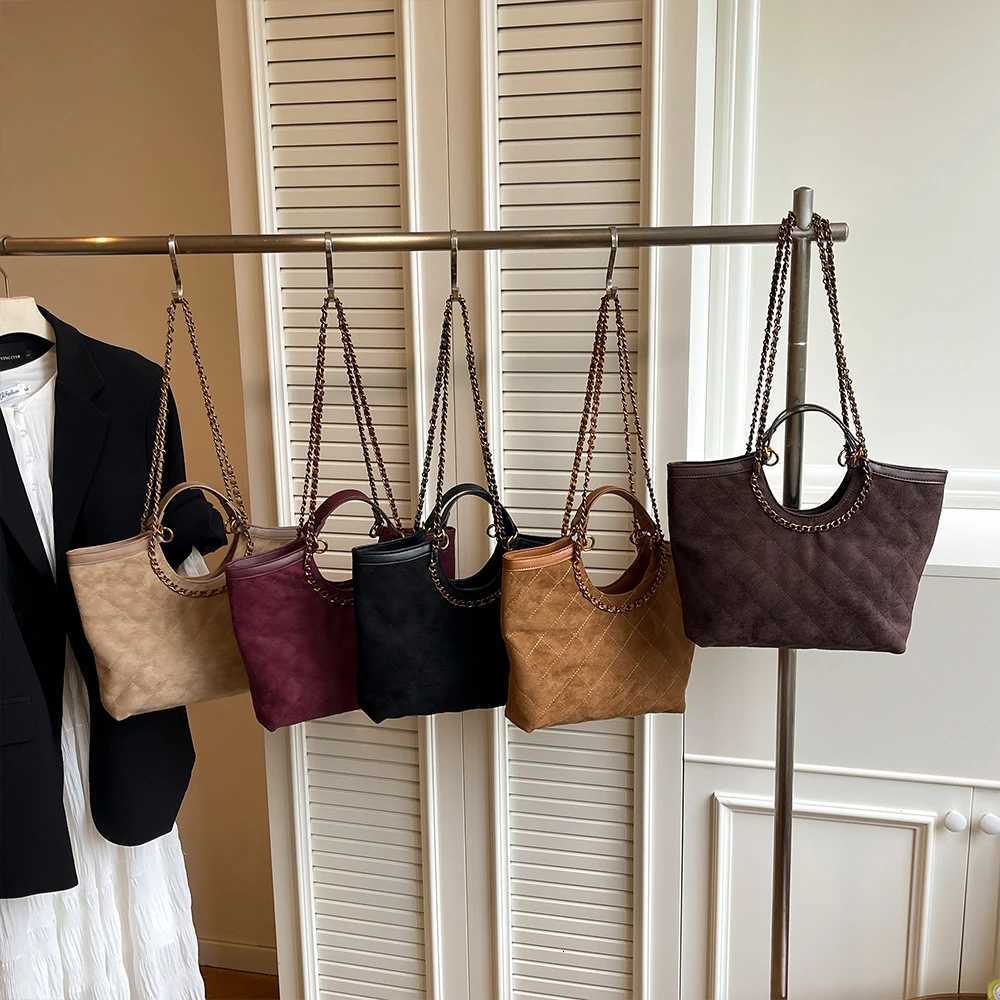 Designer bag This Years Popar New Tote Bag with Large Capacity a HighEnd Feel Fiable Handheld Underarm Cmuter Shoder Bag Y251029