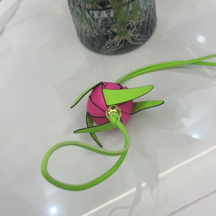 Red Hot Genuine Leather Dragon Fruit Bag Pendant Fashionable Versatile Handbag with Peach Element