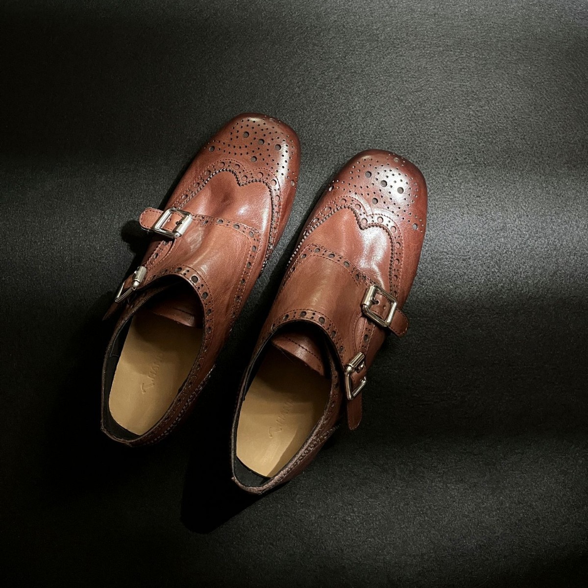 Retro leather hand-carved small leather shoes 2025 new British-style double-buckle single shoes are comfortable and increase the height of loafers for