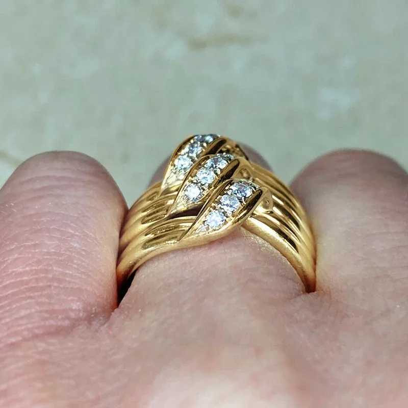 Huitan Luxurious Wedding Rings with Multilayer Design Noble Gold Color Accessory with Shiny CZ Exquisite Trendy Wedding JewelryW251030
