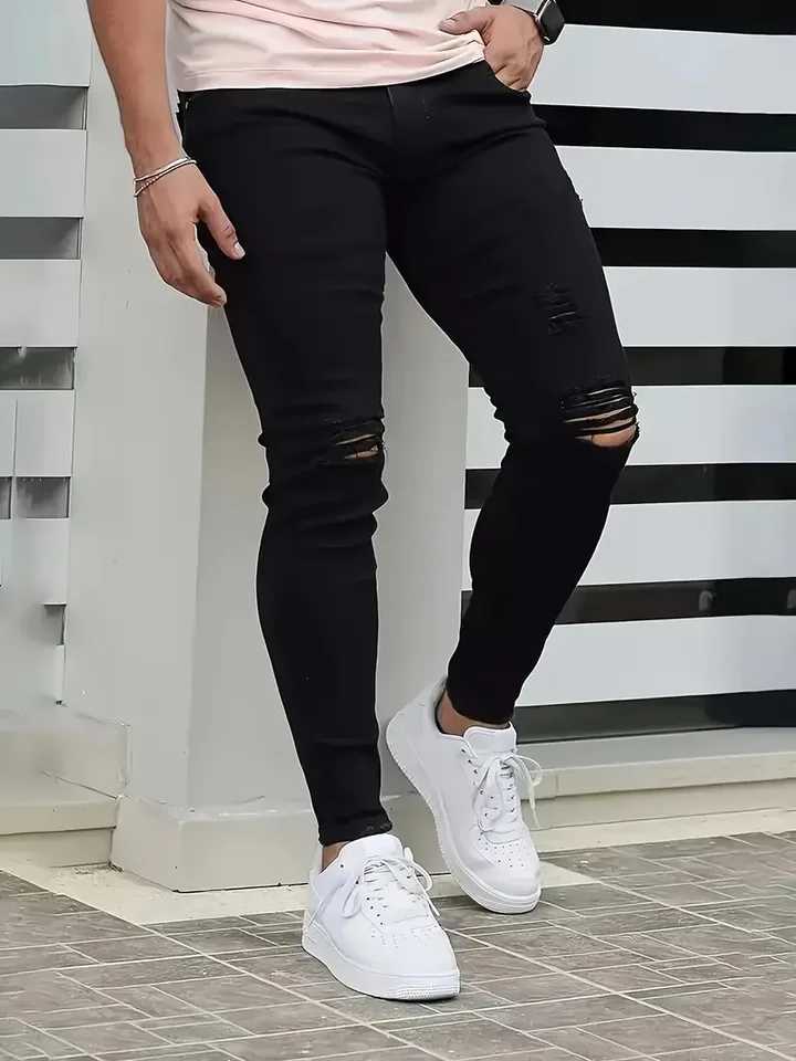 Mens SlimFit Ripped Jeans Stylish Black Distressed Denim with Raw Hem Comfortable Versatile for All Seasons Casual Stree J251030