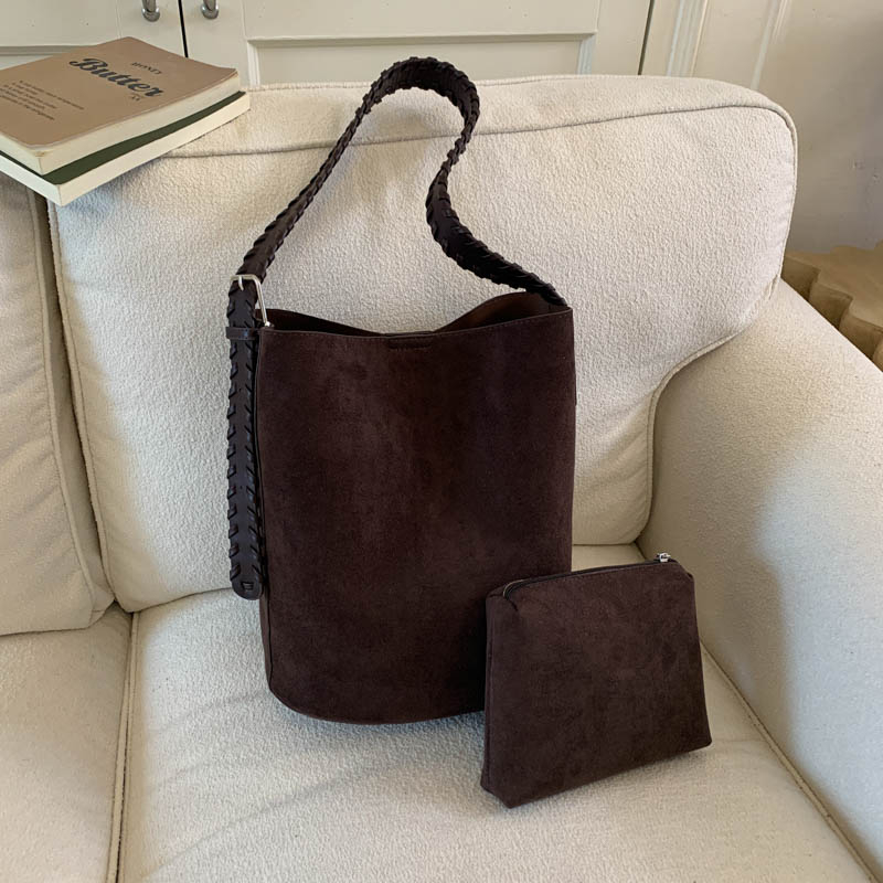 Winter women's fashionable large capacity synthetic leather handbag, casual simple classic work shoulder bag, popular college student crossbody b