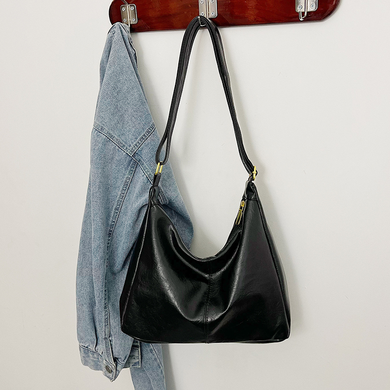 2025 Summer New Women's Fashion Large Capacity Synthetic Leather Handbag Casual Simple Classic Work Shoulder Bag Student Fashion Crossbody Bag