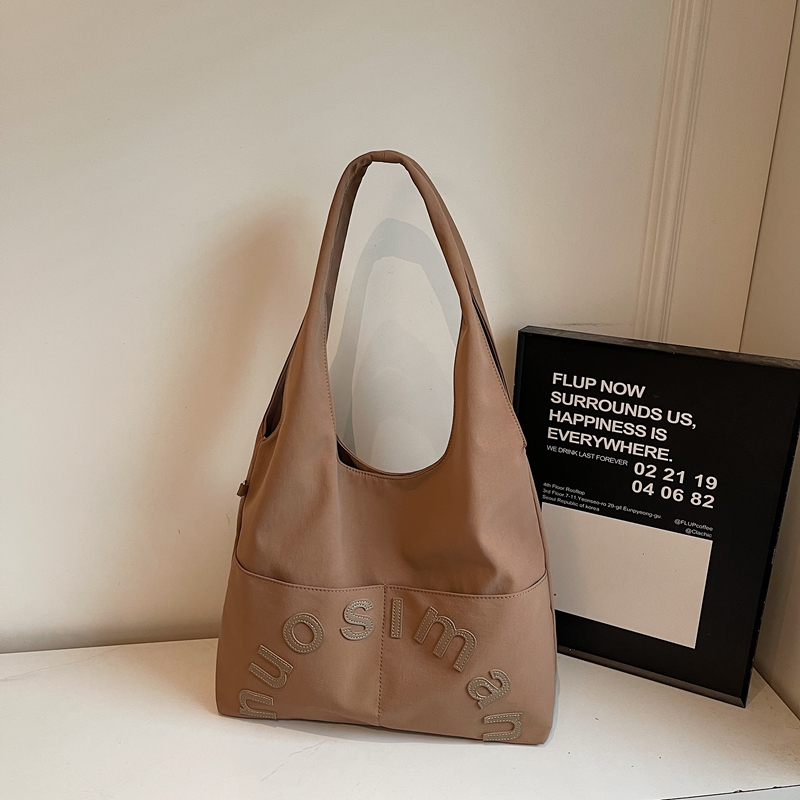 Summer women's fashionable large capacity synthetic leather handbag, casual simple classic work shoulder bag, popular college student fashion cro