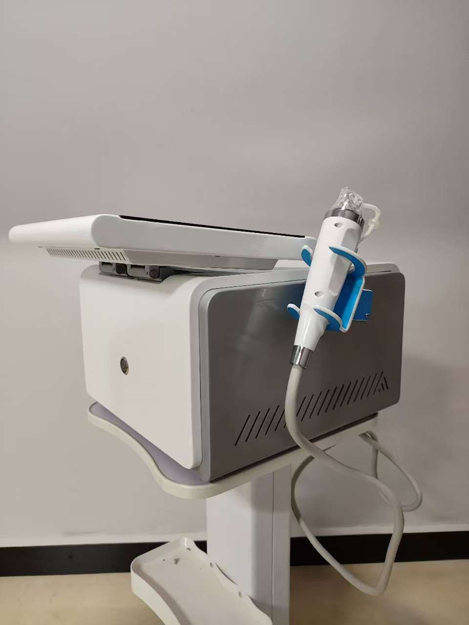 Radiofrequency Microneedling System For Advanced Skin Lifting, Wrinkle Reduction, Facial Treatments In Professional Beauty Salons NEW