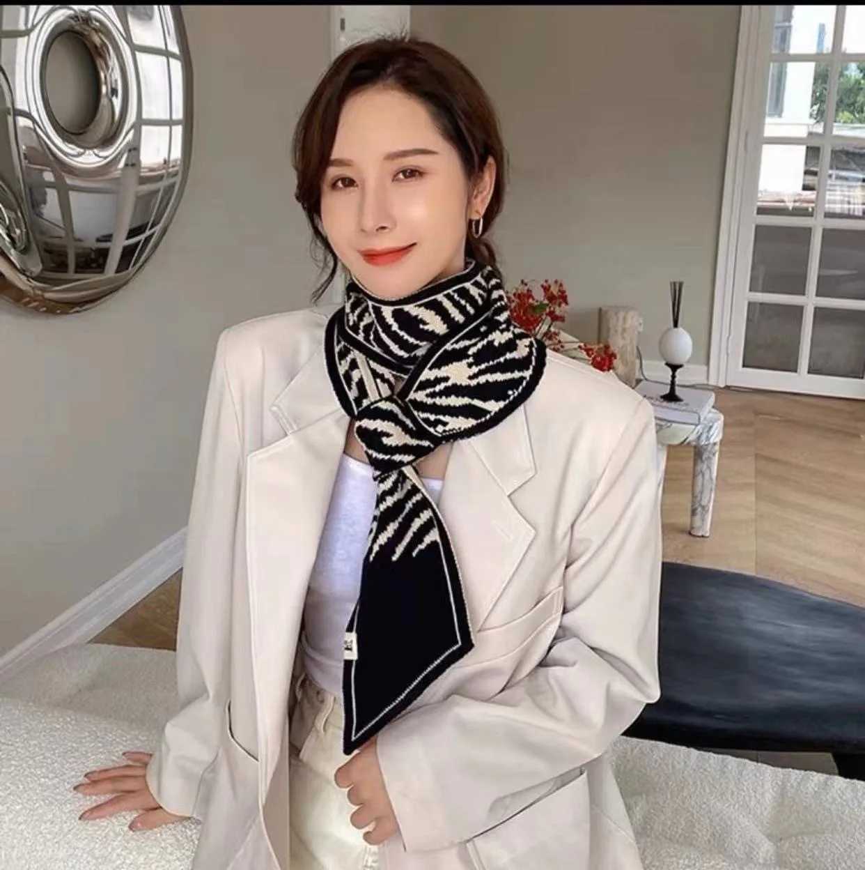New Knitted Thousand Bird Grid Scarf Autumn and Winter Womens Korean Edition Versatile Warm Decoration Neck Protection ScarfW251029