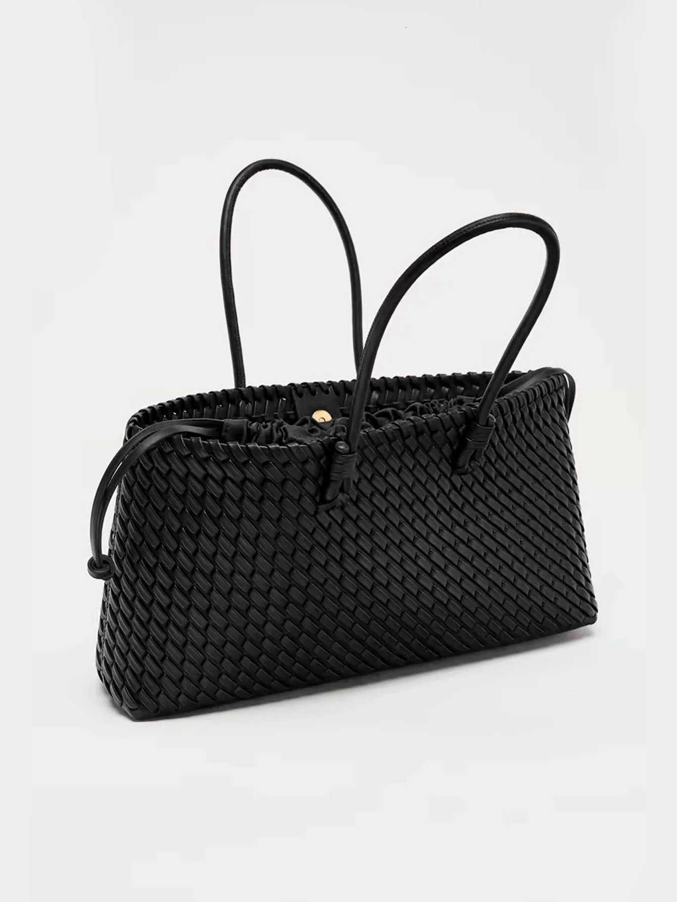 Designer bag 2025 new niche cmuting woven handheld shoder bag fiable and versatile super large capacity tote bag Y251029
