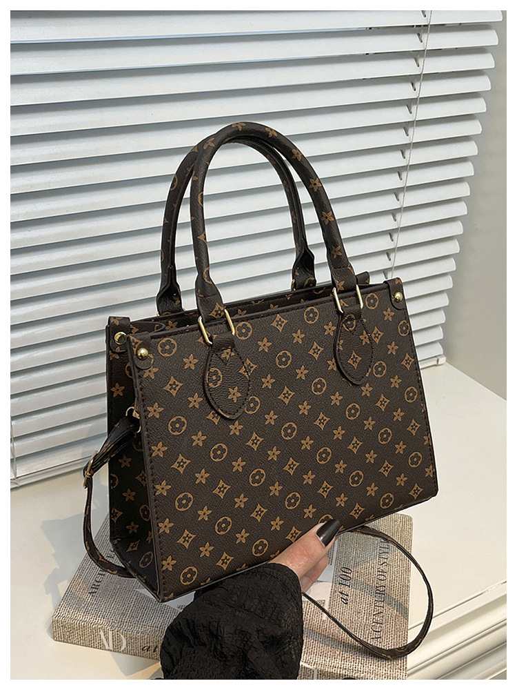 Free shipping printed retro bag, fashionable and versatile, popular for women, portable for commuting, single-shoulder crossbody, retro letter embosse