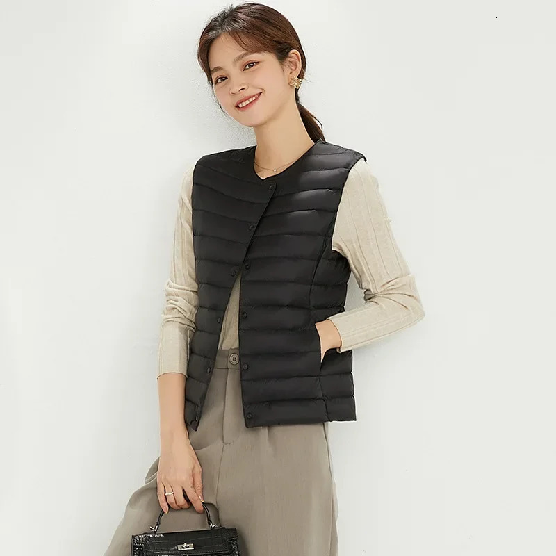 90 Matt Fabric Womens Warm Vests Ultra Light Down Vest Women Two Ways Waistcoat Portable Warm Sleeveless Winter Liner 251024