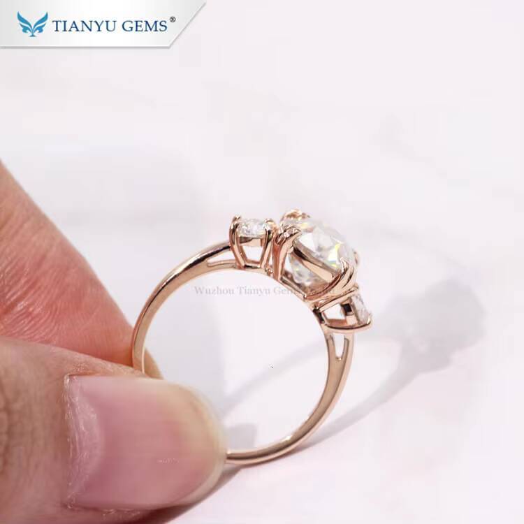 Tianyu Gems 8x9mm Cushion OMC 4mm Round OEC Moissanite 3 Stone Ring Women 18K 14K 10K Gold Wedding Engagement Custom Rings Women