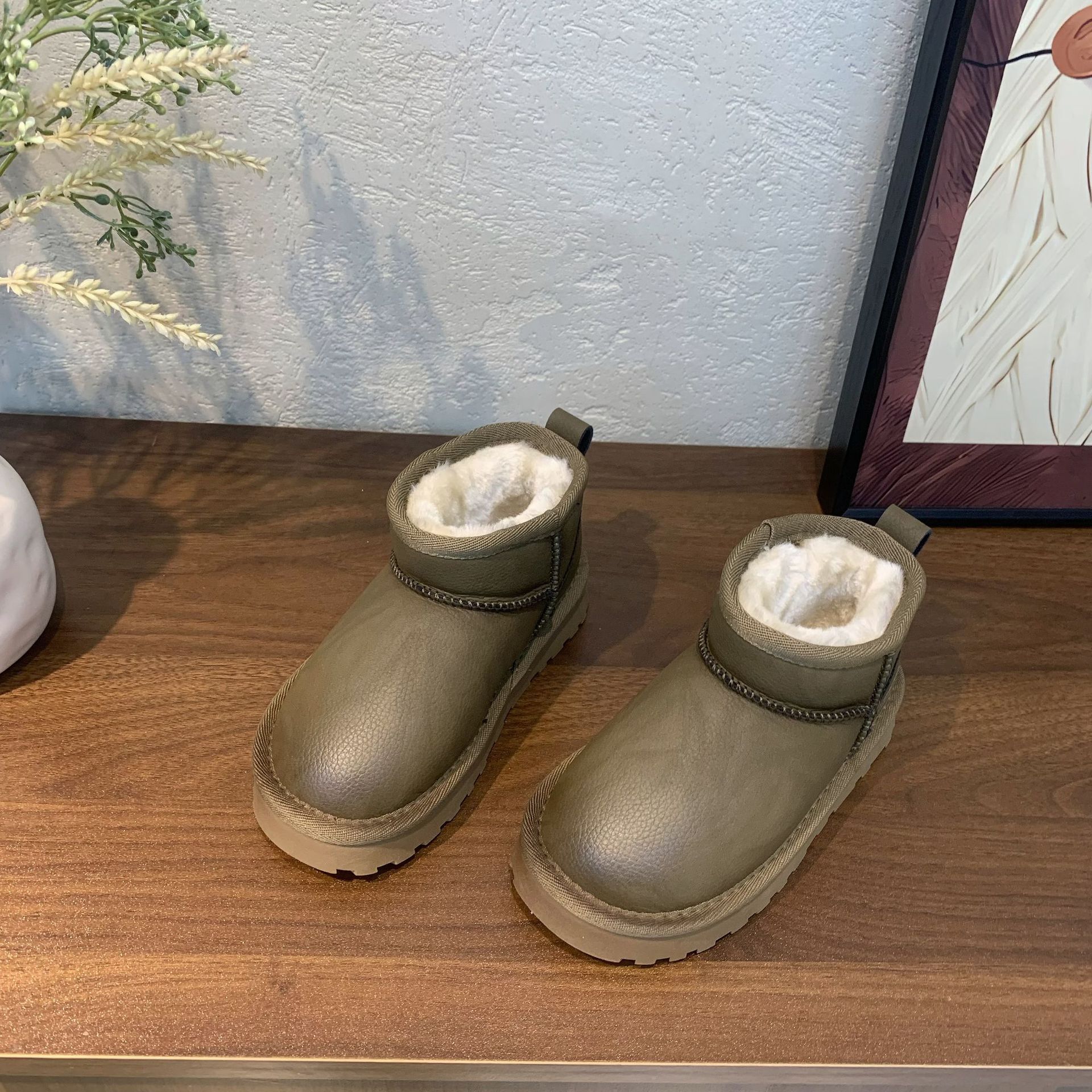 Winter new children's smooth snow boots with multi-color wool lining and warm short boots for both boys and girls, anti slip soft sole designer c