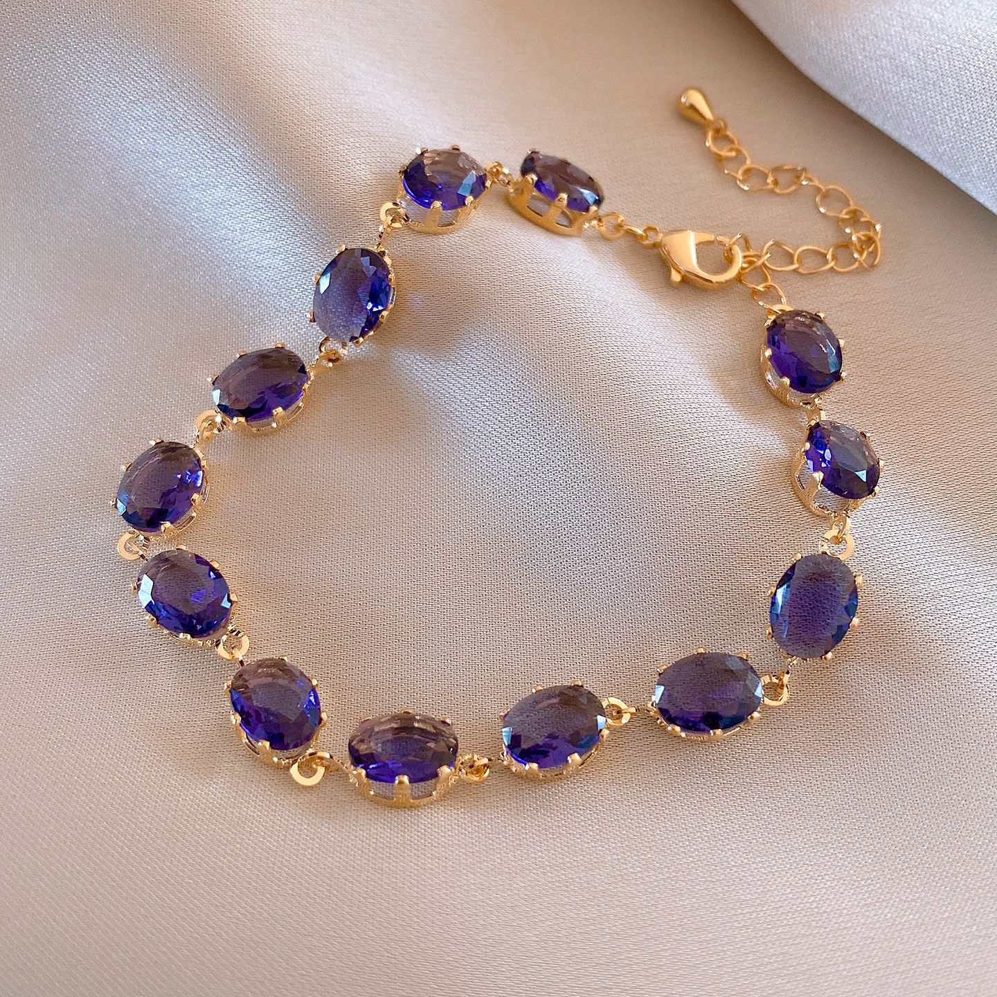 Designer bracelet Fashionable New Vintage Geometric Zircon Bracelet Light Luxury High Grade bracelet Christmas gift free shipping bracelet for women