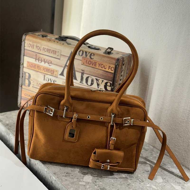 Designer bag Korean Wen Shoder Bag Highend Belt Buckle Design Frosted Tote Bag New Simple Largecapacity Bost Handbag For Wen Y251029