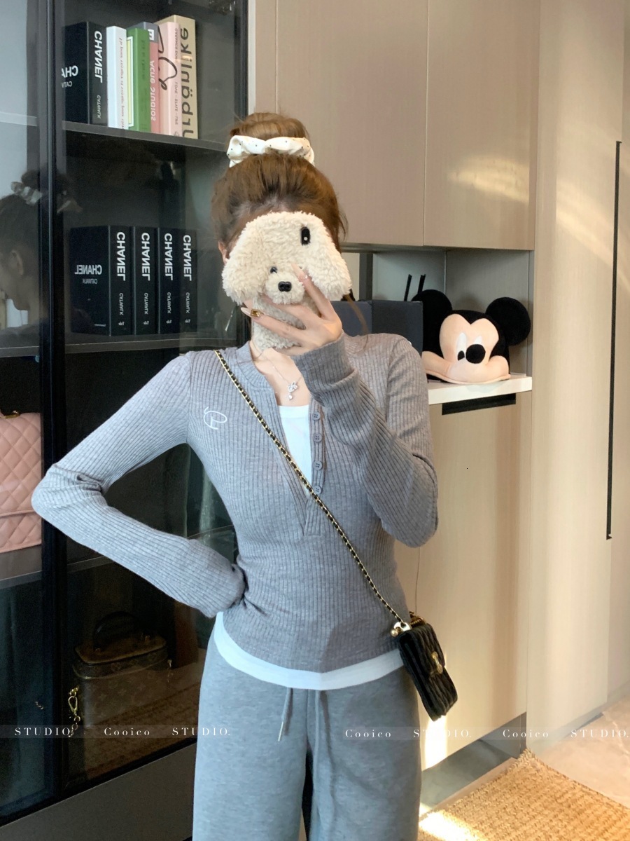 American designer fashion retro contrasting fake two-piece long sleeved t-shirt base shirt for women autumn new style spicy girl slim fit slimming sho