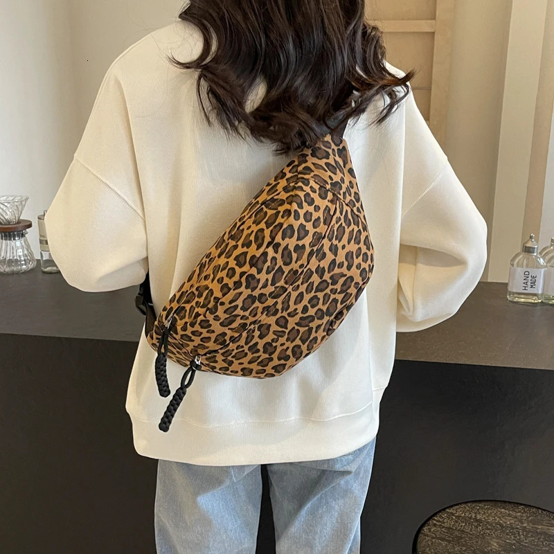 Fashion Leopard Print Waist Bag Street Trend Fanny Pack Woman Chest Pack Canvas Belt Bag Female Shoulder Crossbody Bags 251030