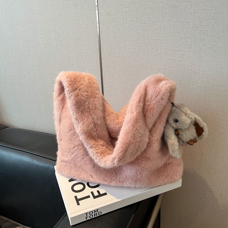 Winter women's fashionable large capacity synthetic leather handbag, casual simple classic work shoulder bag, popular college student fashion cro