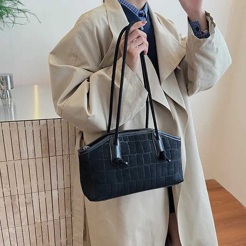 Designer bag Wens Cmuter Underarm Bag Ste Pattern Faux Suede Shoder Bag Winter Soft Totes New Trend Designer Fem Handbags Y251029