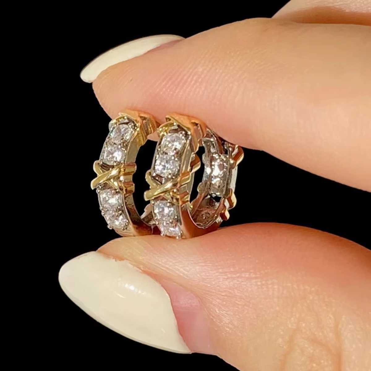 Korean Fashion Simple Zircon Hoop Earrings For Woman Exquisite Small Circle Earring Ladies Party AccESSoriesW251030