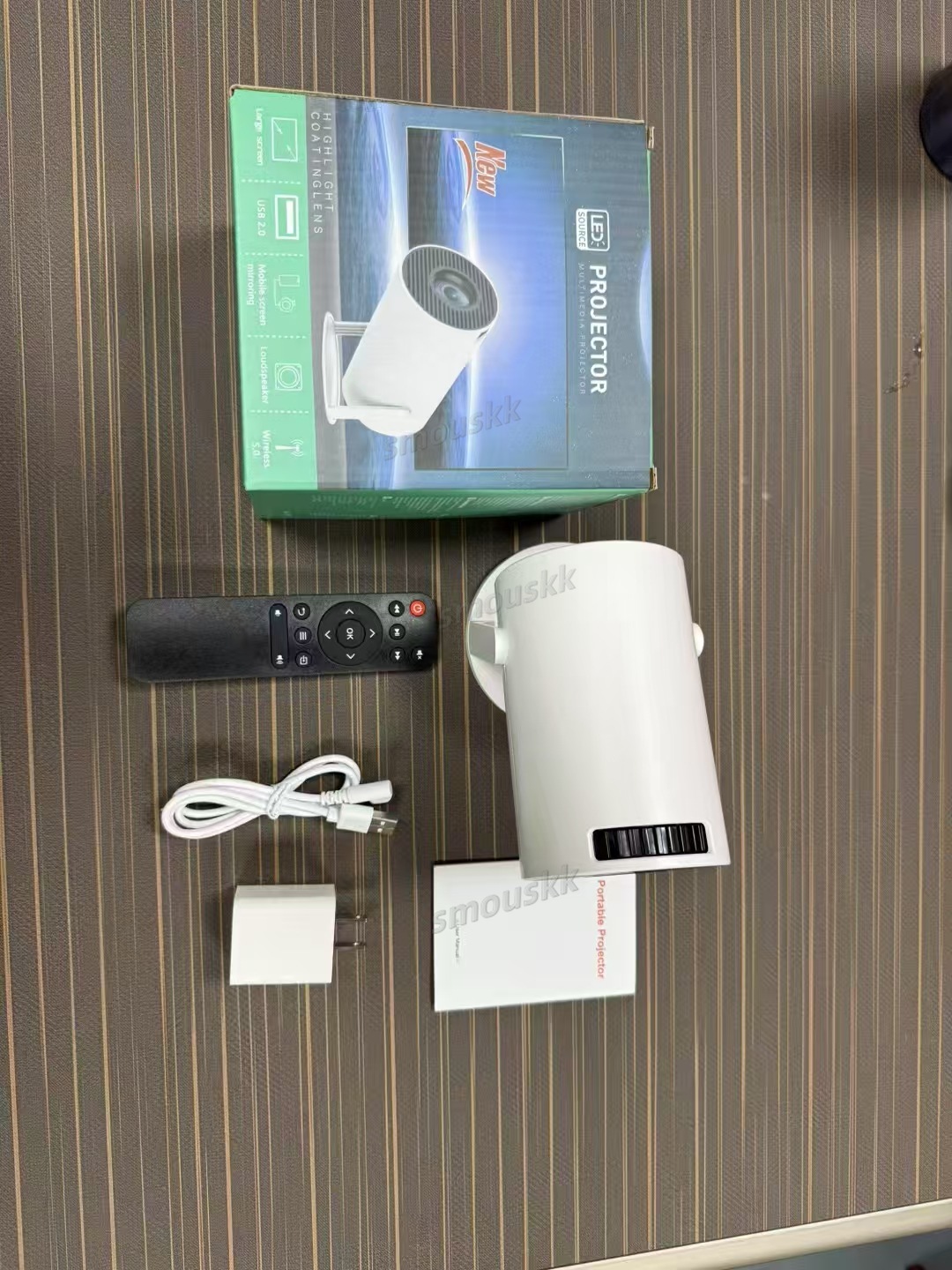 HY300mini Wireless Projector Screen Mirroring Projector 1080P Full HD Home Theater Cylindrical Projector Y20