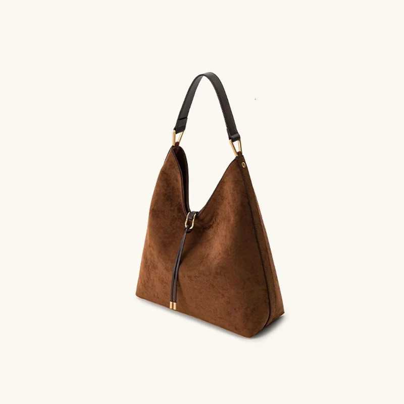 Designer bag New autumn and winter wens handheld bucket bag largecapacity laidback singleshoder underarm bag Y251029