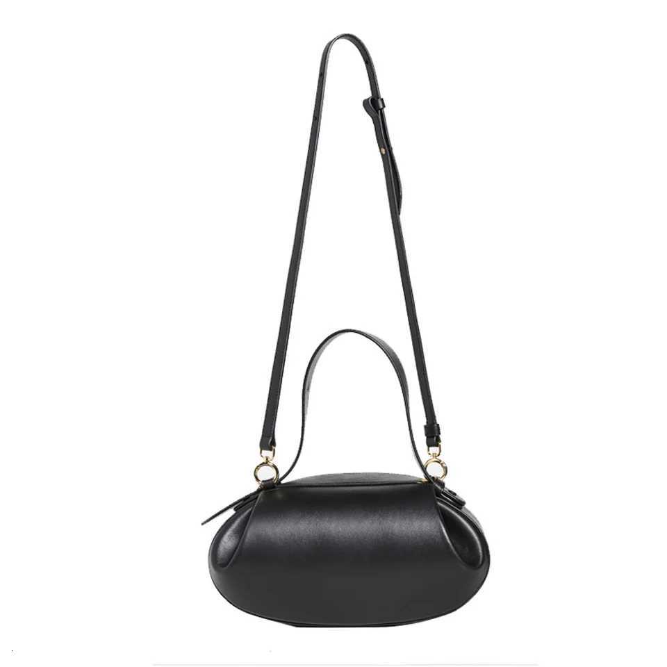 Designer bag New popar bag 2025 crossbody bag casual versatile threedimensial wens armpit small round bag French stick bag handbag Y251029