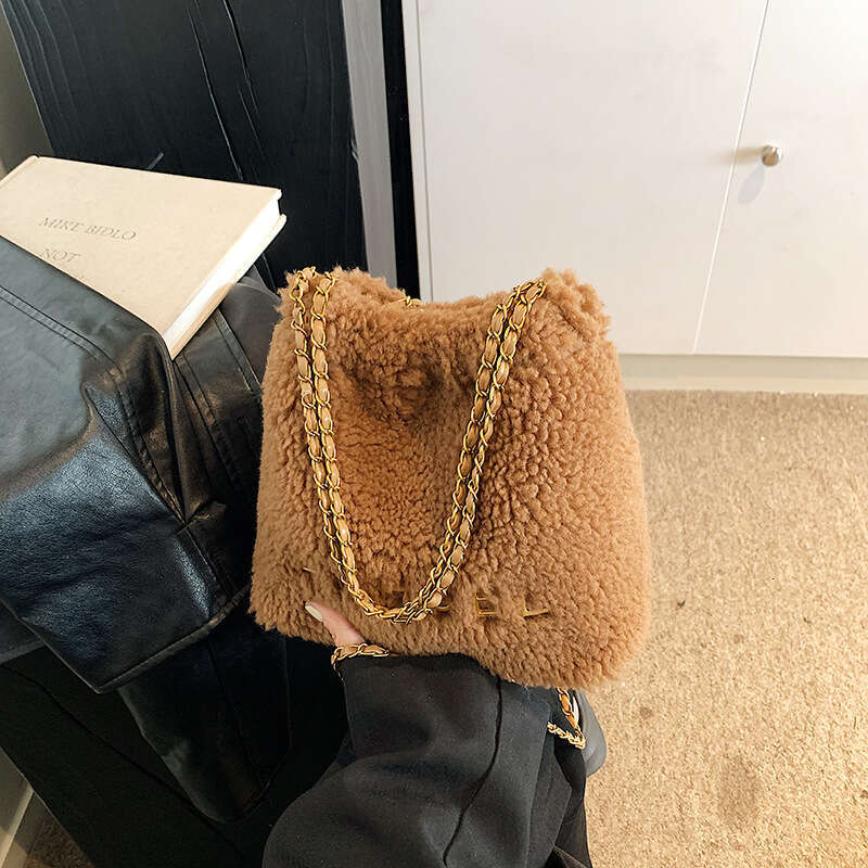 trash bag Super Popular Niche Lamb Wool Fluffy Bucket For Women New Fashion Versatile Chain Crossbody Bag Best Seller