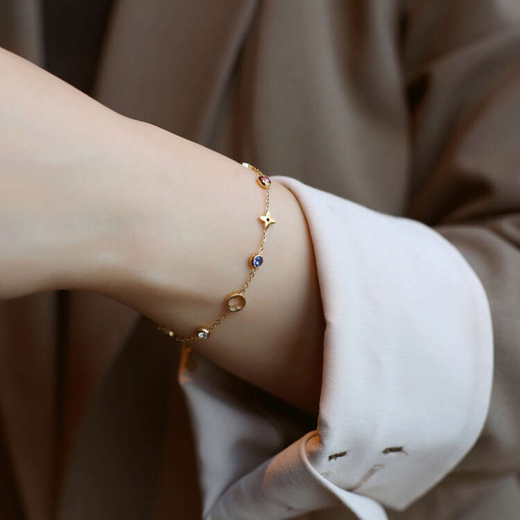 French Style Light Colorful Dia Four-Leaf Titanium Steel Bracelet for Women Exquisite High-End New Elegant Hollow Flower Set