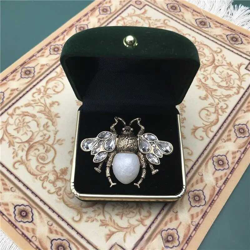 Fashion Enamel Insect Brooches Women Little Bee Brooch Crystal Pin Gifts Insect Series Badges Y251029