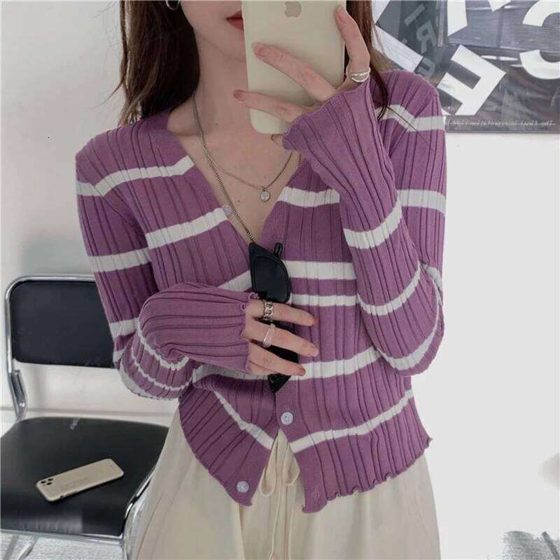 Y2k Stripe Women Cardigan Korean Knitted Slim Button Female Casual Tops Autumn New Fashion All Match Chic V Neck Ladies Crop Top Designer Sweater Wome