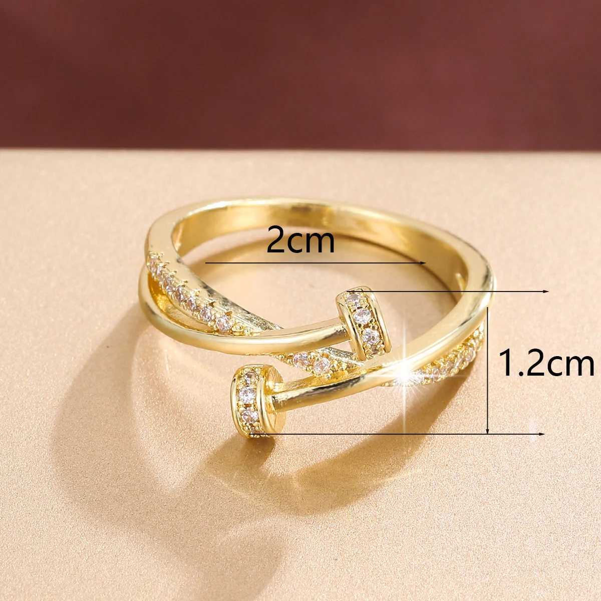Elegant Luxury Twisted ShAPed CZ RingWomens Fashion Jewelry for Gift PartyW251030