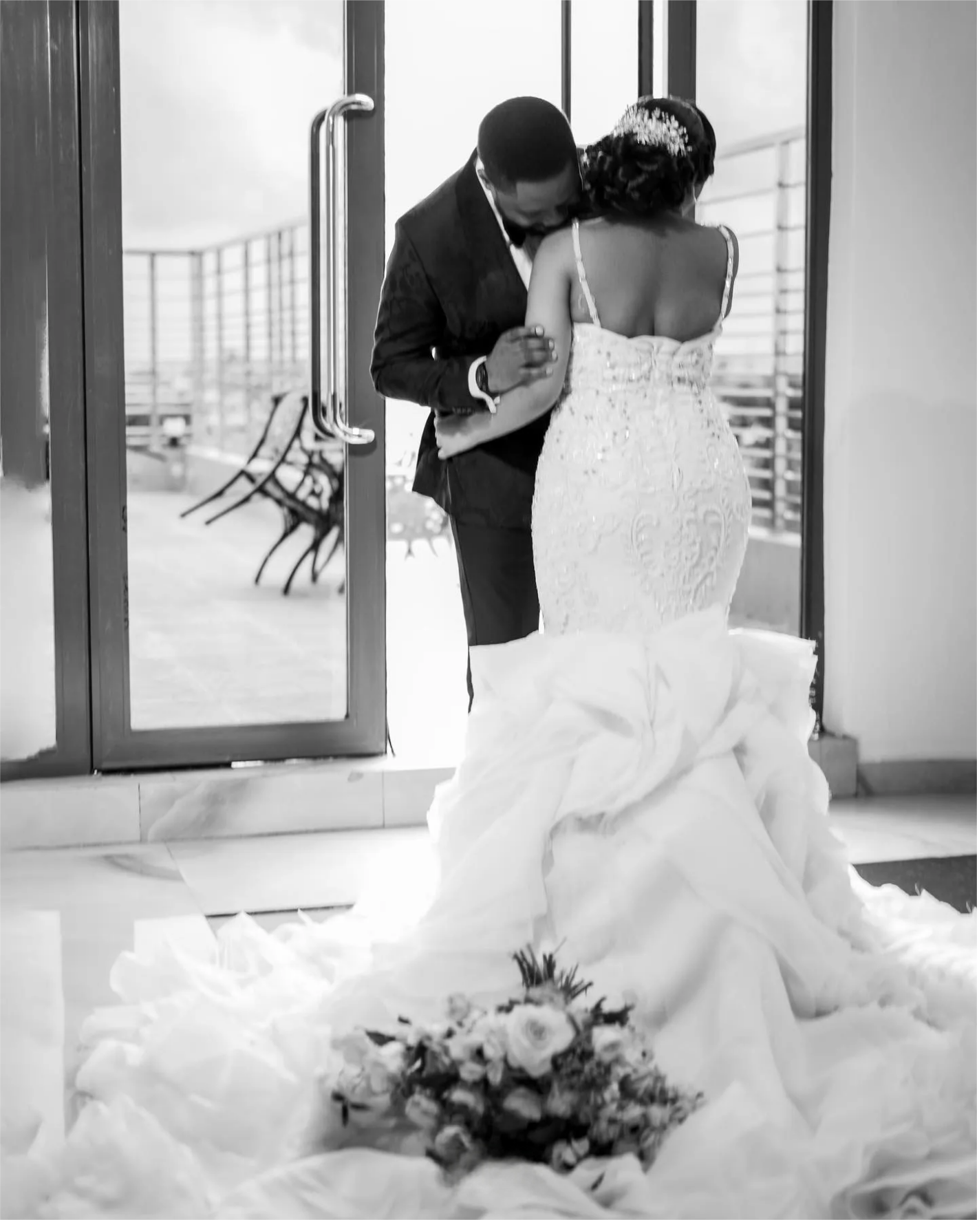 Ivory Mermaid Wedding Dresses Plus Size Lace Beaded Crystals Tiers Bridal Gowns Dresses