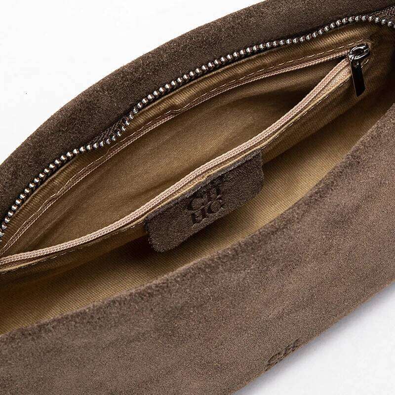 Fashionable And Design New Winter Advanced French Bar Reversed Fleece Classic Underarm Bag Business Banquet Handbag