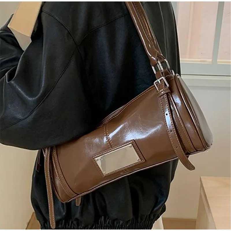 Designer bag Brand Buckle Strap Shoder Bag Simple Ladies Handbag Large Capacity Black Cmuter Tote Bag Trend Waxed Leather Wen Bag Y251029