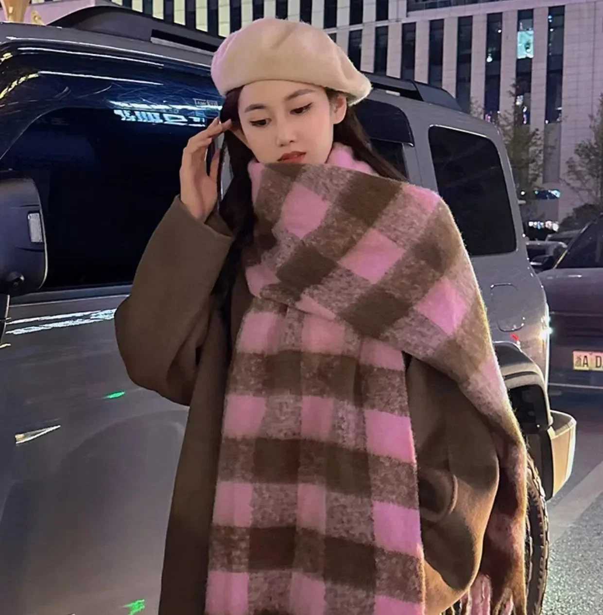 Luxury Plaid Scarf Winter Warm Cashmere Women Long Female Scarves Lady Tassel Shawl Wraps 2024 Design NewW251030