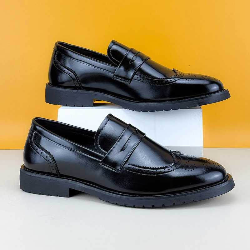 Brogue Slip On Loafers Mens Fashion Designer Elegant Gentleman Business Social Wedding Soft Comfortable Mens Shoes Z251029