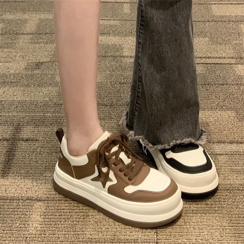 High-value fashion and versatile star big-toe shoes for women autumn campus style round toe increase height versatile student board shoes2025