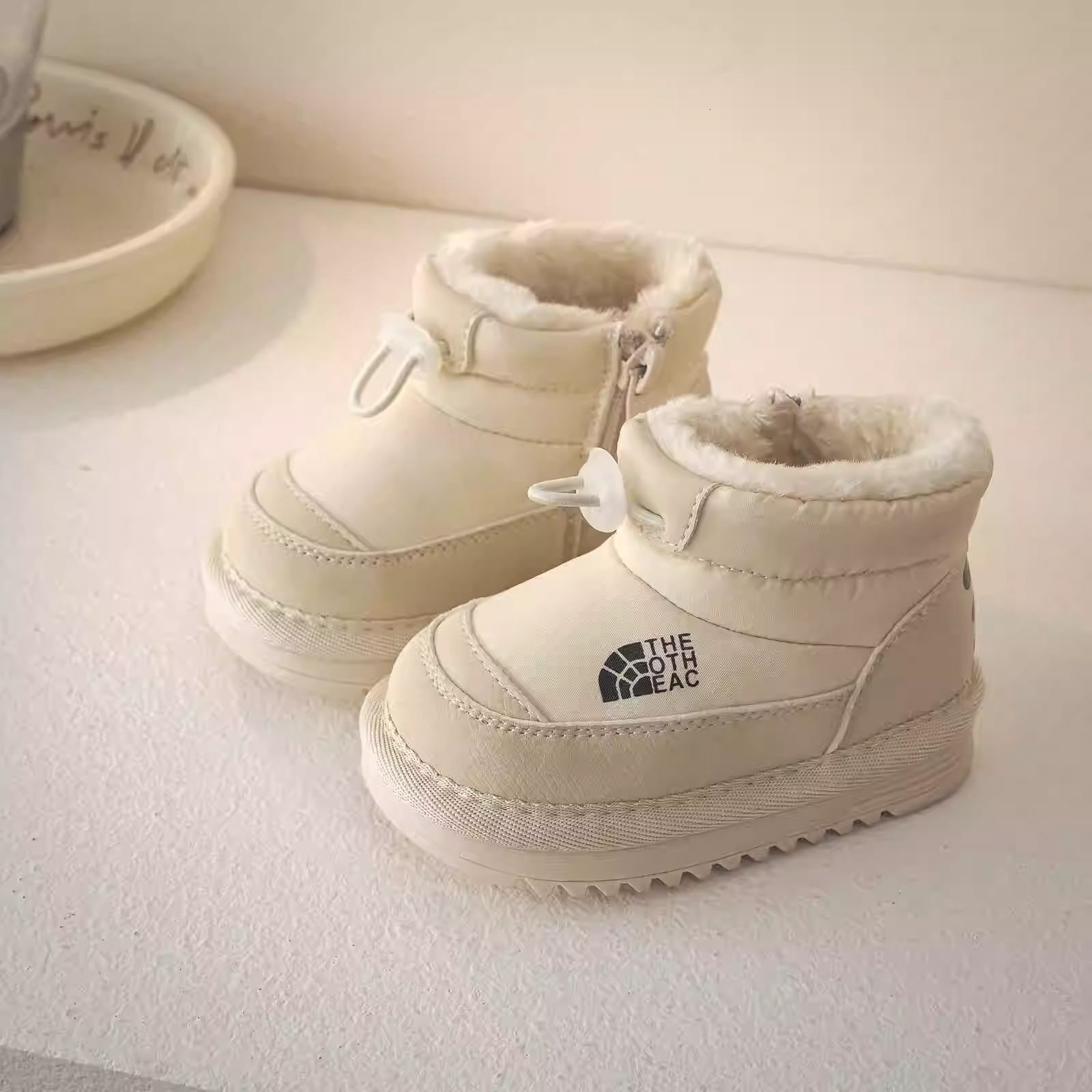 Winter new designer wool lined thick snow boots for boys, soft soled snow boots for girls, warm cotton shoes