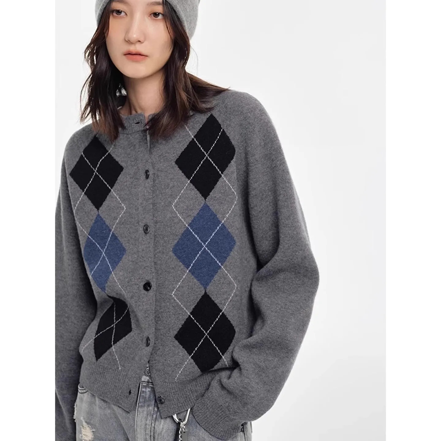 2025 Autumn diamondshaped cardigan women 100 pure cashmere sweater European highend colorblocking knitted sweater coat 251029