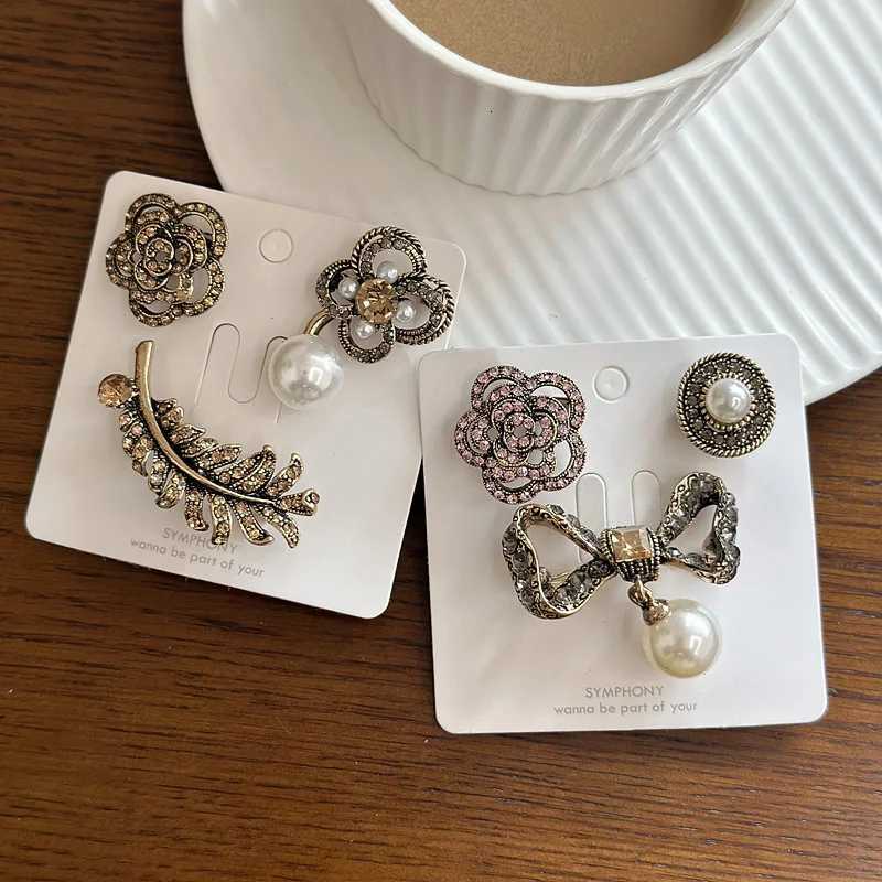 Elegant Women Girls Fashion Crystal Perfume Bottles Bow Pearl Brooches Badges Classic Lady Party Wedding Pins Accessories Y251029