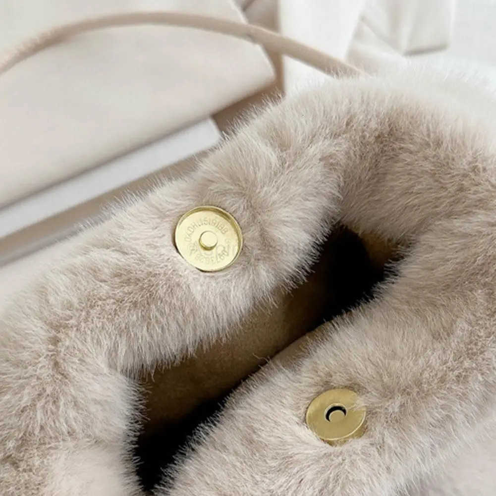 7colors Faux Fur Tote Bag Womens Bucket Plush Luxury Design Ladies Handbags Soft Winter Crossbody Shoulder Bags M251030